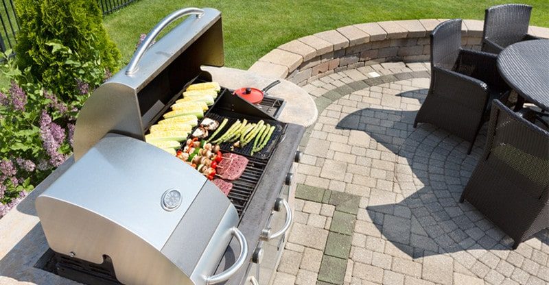 Six Perks of Having Your Personal Yard Out of doors Kitchen